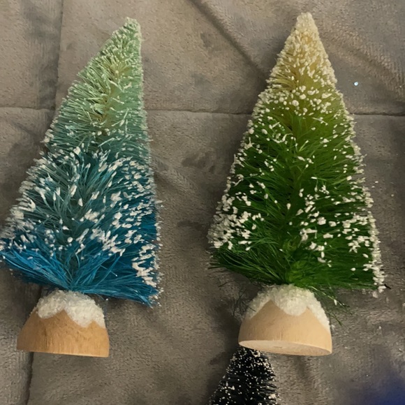 Christmas Decor- 9 bottle brush trees - Picture 3 of 4